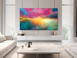 화이트 인테리어 거실에 설치된 벽걸이 TV